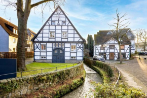 Historische Ferienwohnung im Bachviertel Herdecke Zentrum für 3 Personen-Gratis Parkplatz-Highspeed WLAN-auch für Langzeit geeignet
